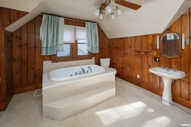 $275,000 | 2911 25th Avenue, Moline, IL 61265