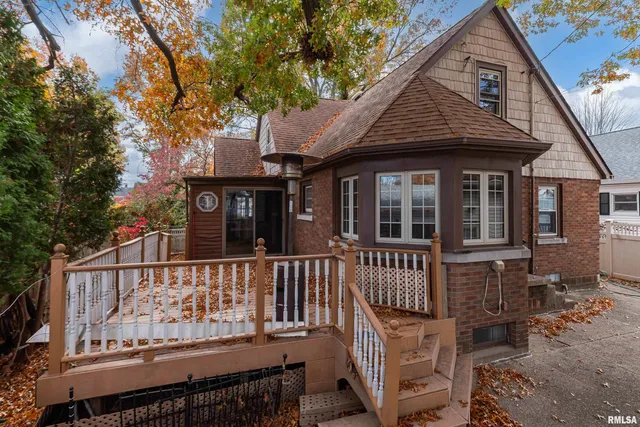 $275,000 | 2911 25th Avenue, Moline, IL 61265