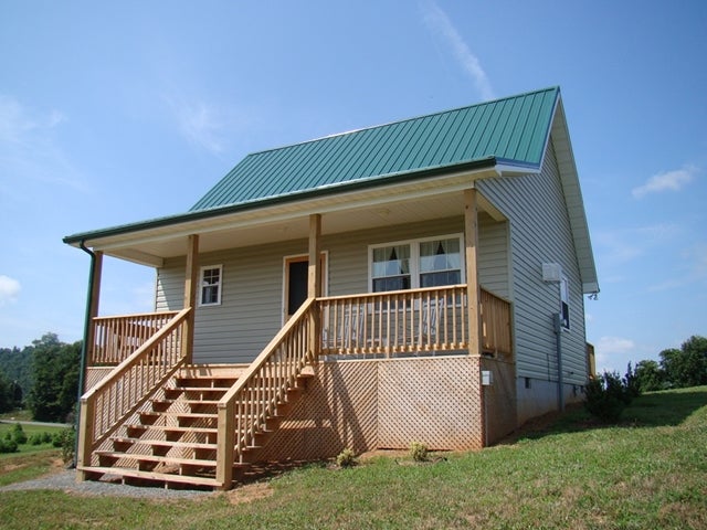 2306 Hunters Ridge Road Hillsville, VA 24343 - Photo 1 of 1 Gallery Image 1