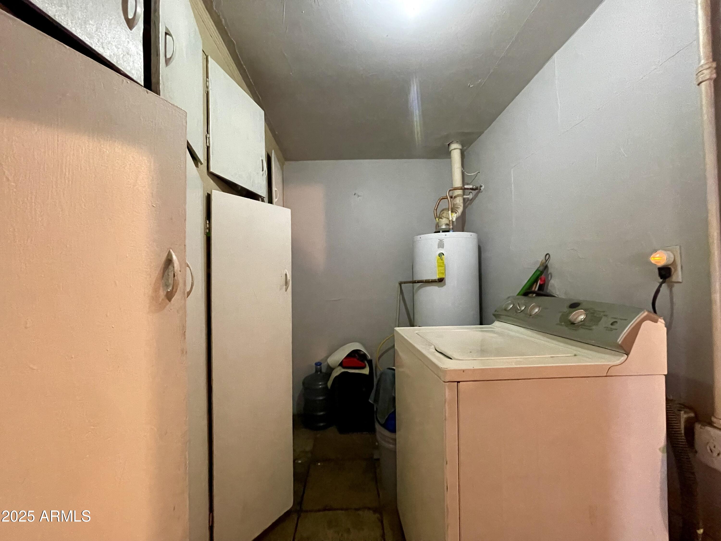 2804 West Coronado Road Phoenix, AZ 85009 - Photo 10 of 19 laundry room