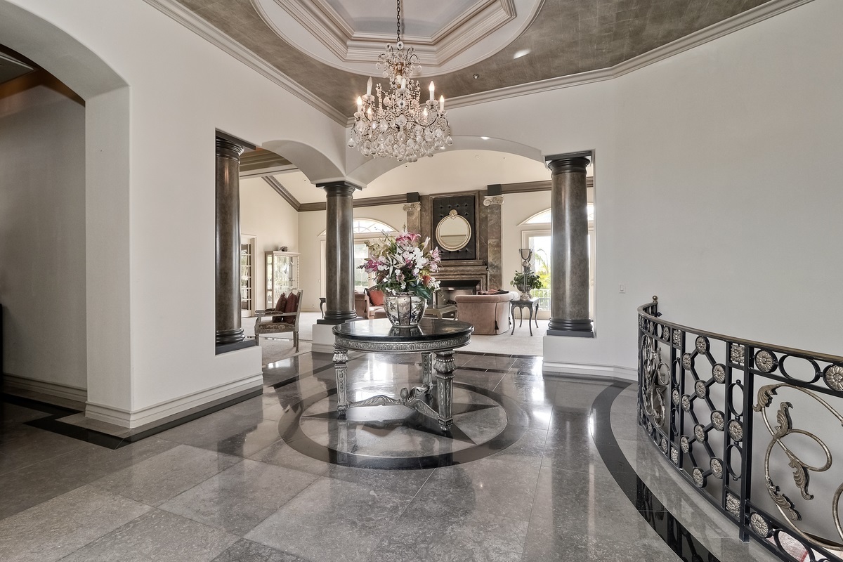 17698 Vista Rancho Court Rancho Santa Fe, CA 92091 - Photo 3 of 25