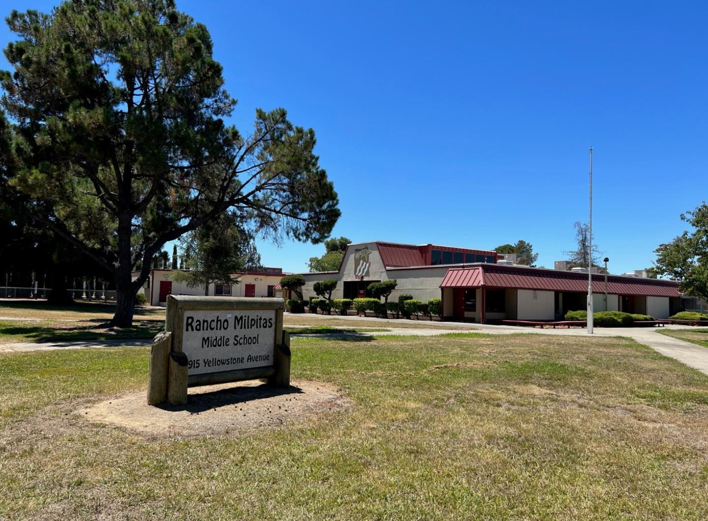 2201 Pinard Street Milpitas, CA 95035 - Photo 25 of 26 a view of a house with a yard