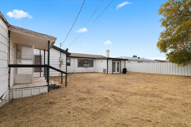 $89,000 | 608 17th Street, Seagraves, TX 79359