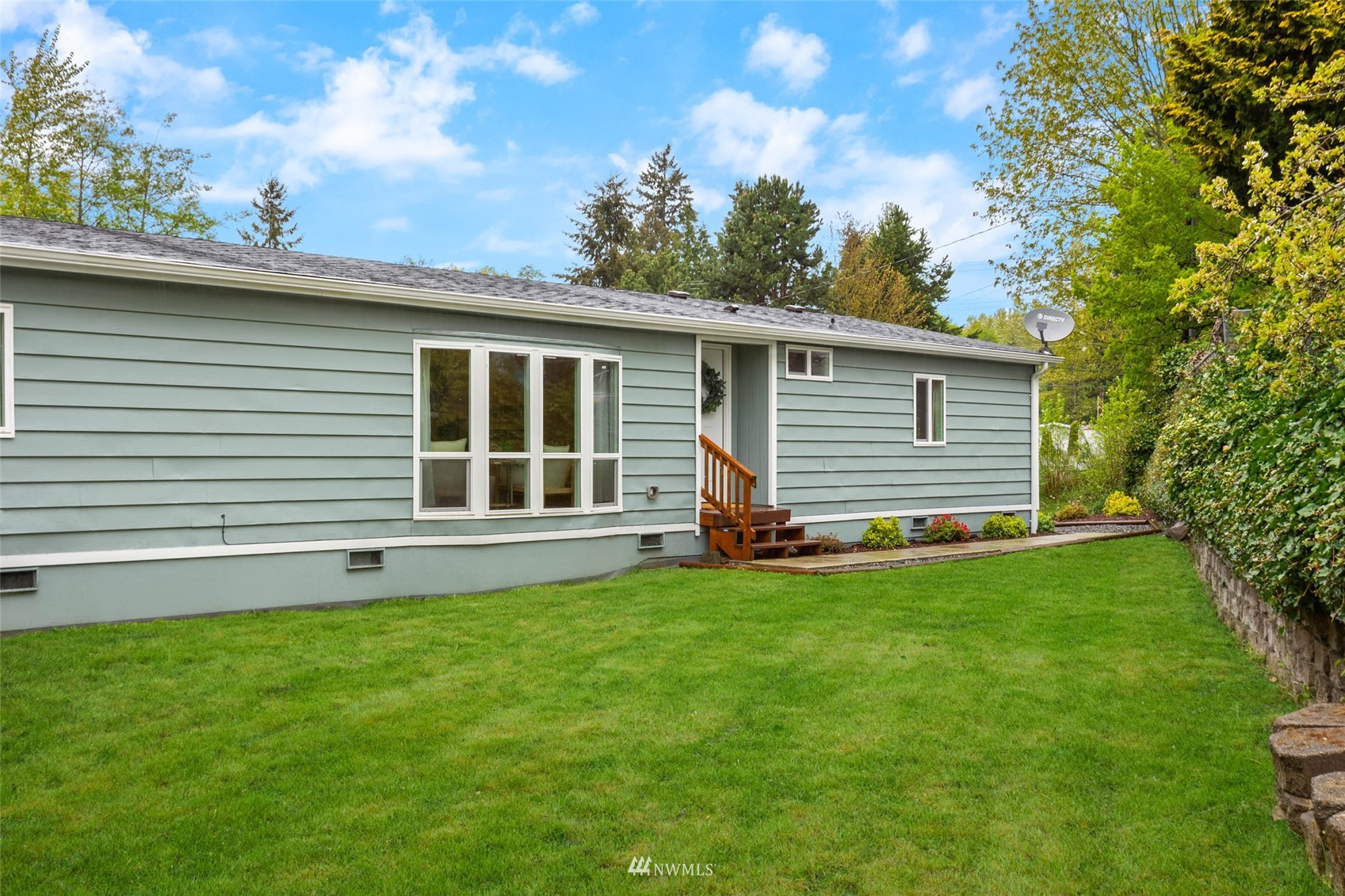 10701 Holly Drive Everett, WA 98204 - Photo 33 of 33 a view of a backyard with a garden and entertaining space