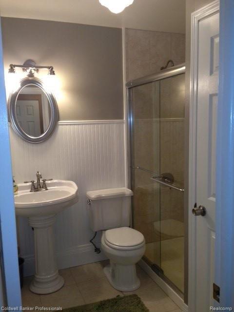 2384 East Cook Road Grand Blanc, MI 48439 - Photo 16 of 26 Remodeled w/stand up shower