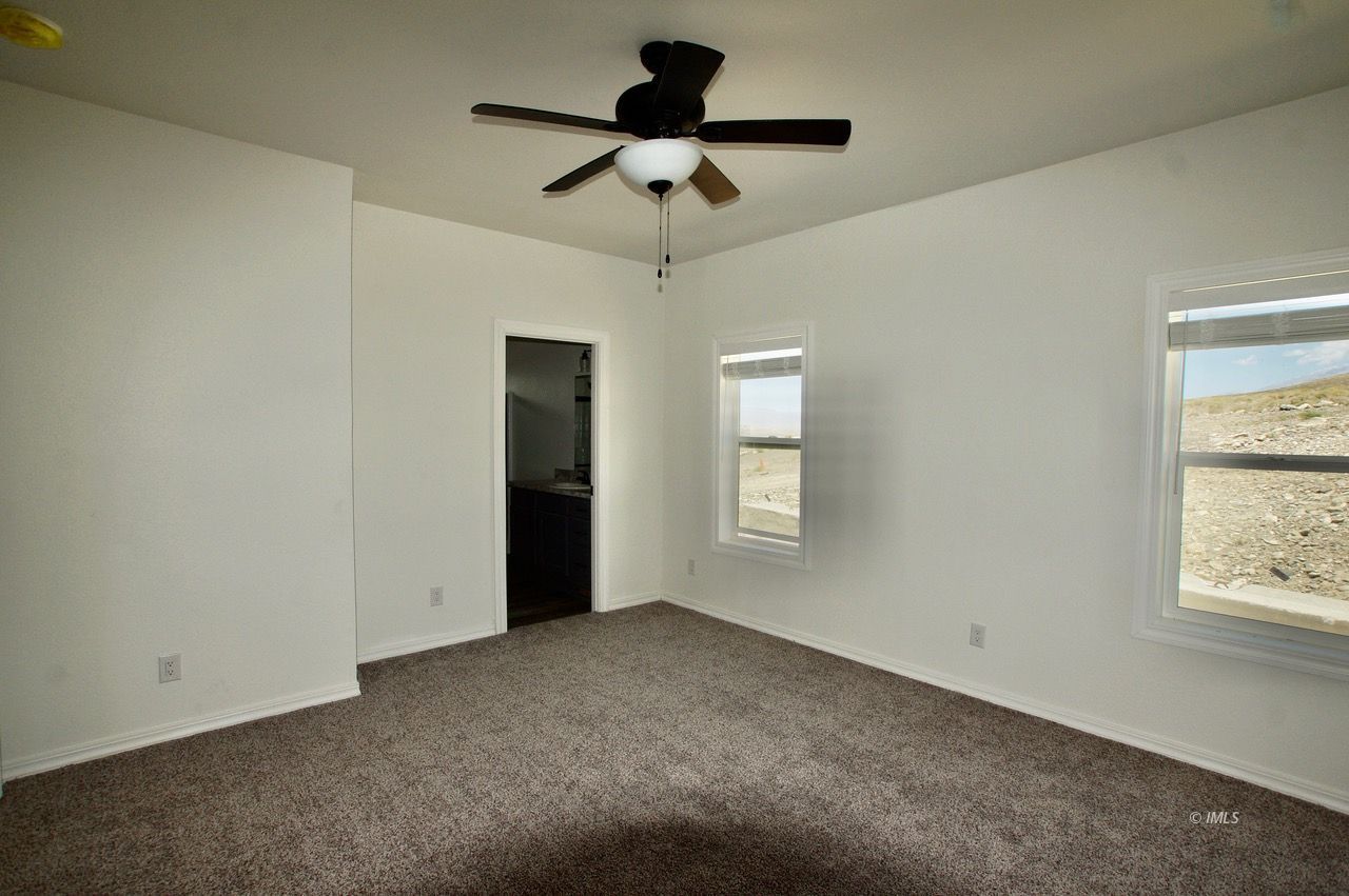 196 Tuolumne Road Bishop, CA 93514 - Photo 21 of 28 Second Bedroom