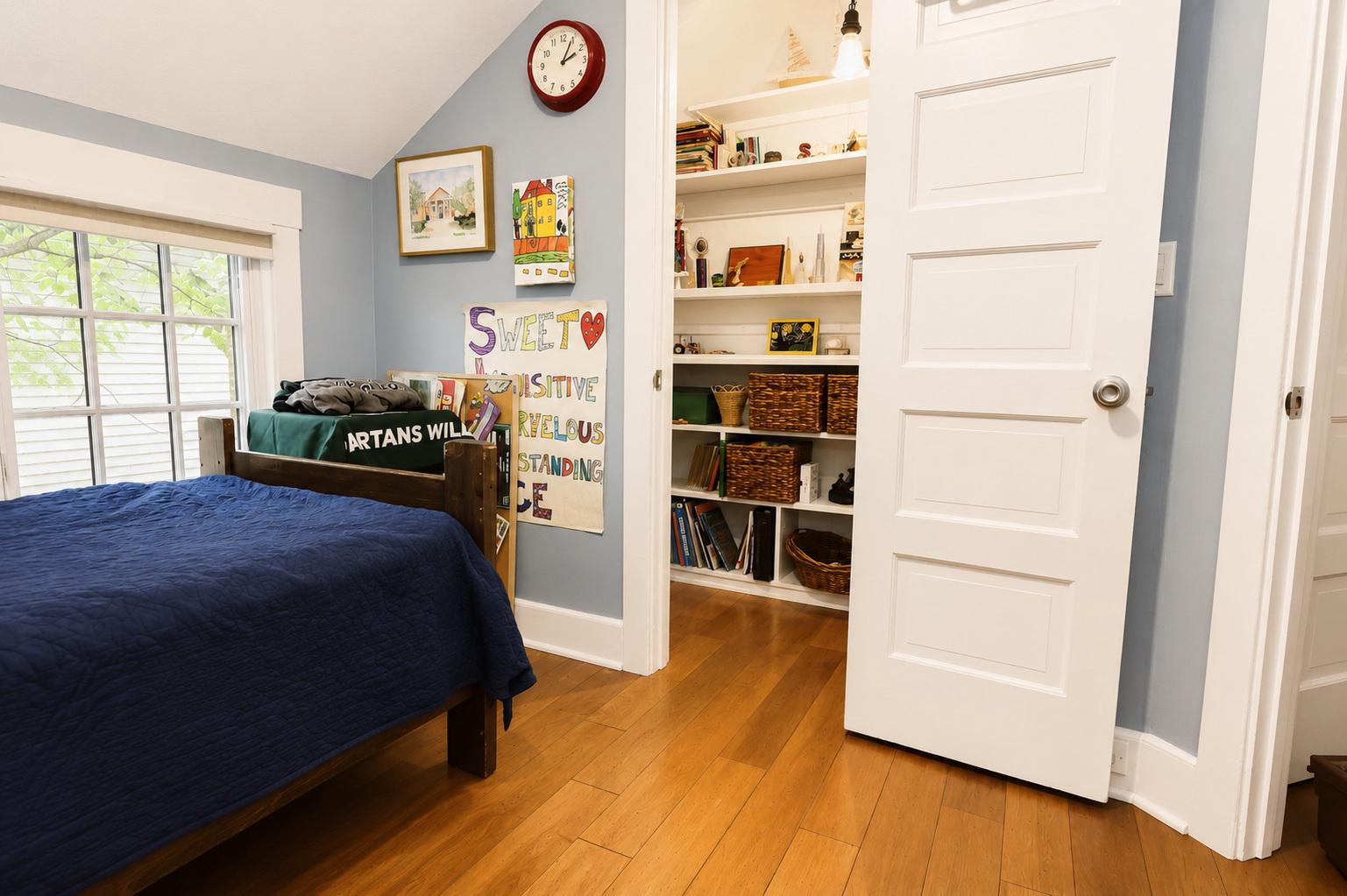 15 East Walnut Street Alexandria, VA 22301 - Photo 30 of 77 Lots of wall space for artwork!