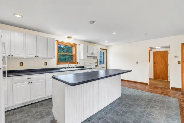 $1,195,000 | 8 Beech Hill Road, Northport, ME 04849