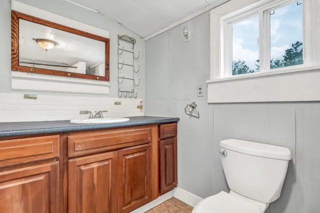 $1,195,000 | 8 Beech Hill Road, Northport, ME 04849