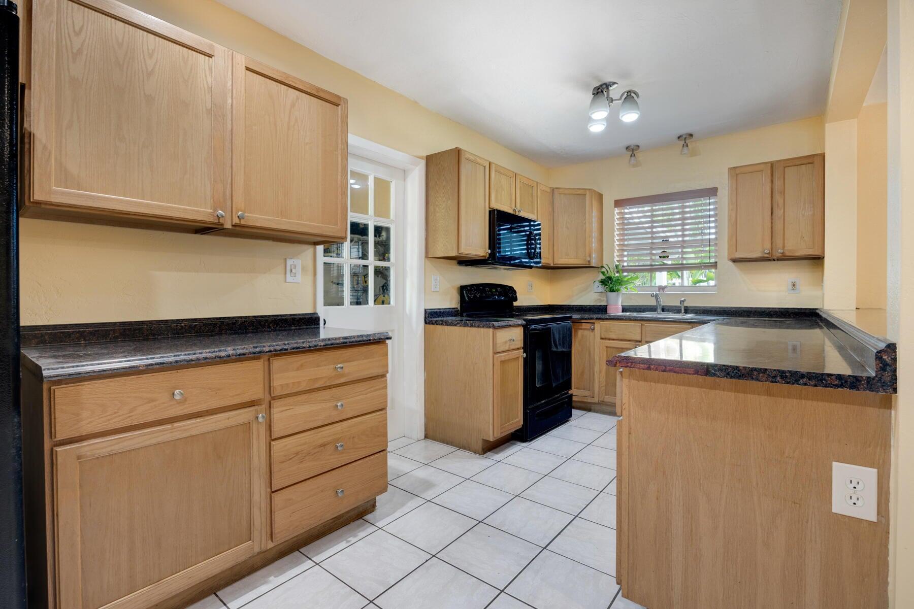 1510 18th Street Key West, FL 33040 - Photo 15 of 42 Kitchen