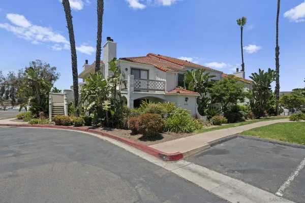 $575,000 | 9409 Fairgrove Lane, Unit 204, San Diego, CA 92129