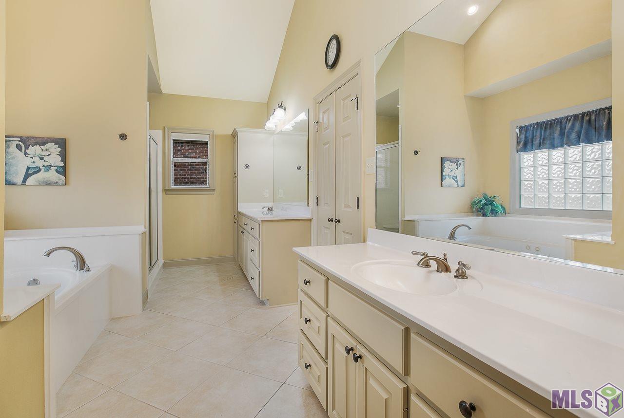 9131 Homestead Drive Baton Rouge, LA 70817 - Photo 13 of 25 Master Bath