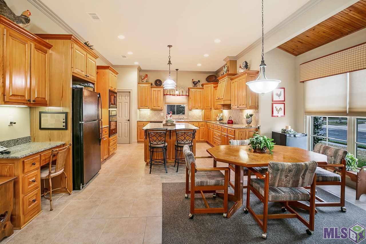 9131 Homestead Drive Baton Rouge, LA 70817 - Photo 17 of 25 Open Kitchen to Keeping