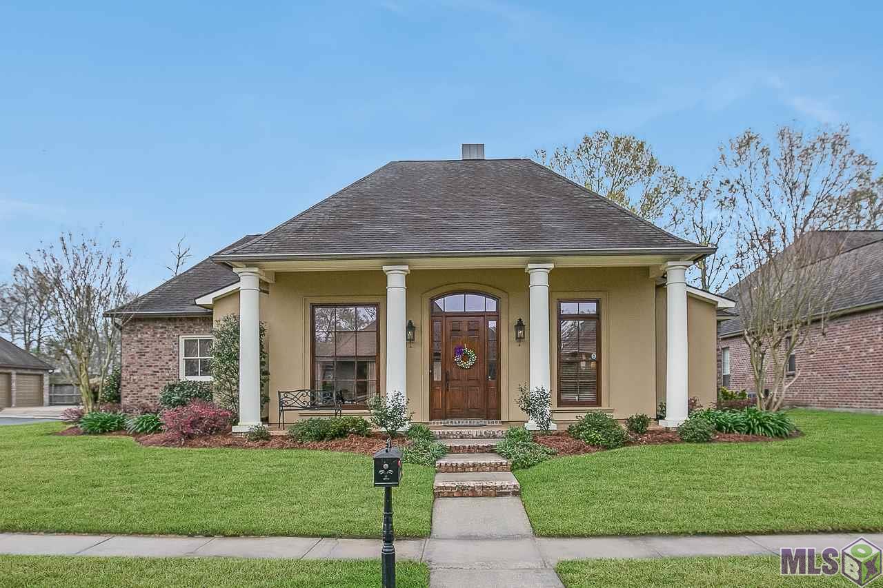 9131 Homestead Drive Baton Rouge, LA 70817 - Photo 2 of 25 Front with Large Porch