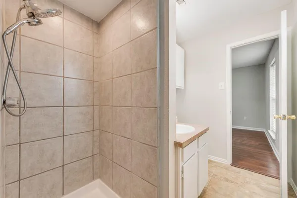 $2,100 | 305 Live Oak Drive, Mansfield, TX 76063
