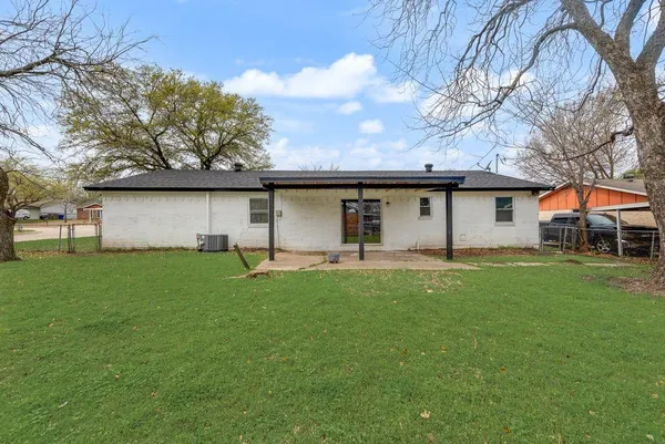 $2,100 | 305 Live Oak Drive, Mansfield, TX 76063