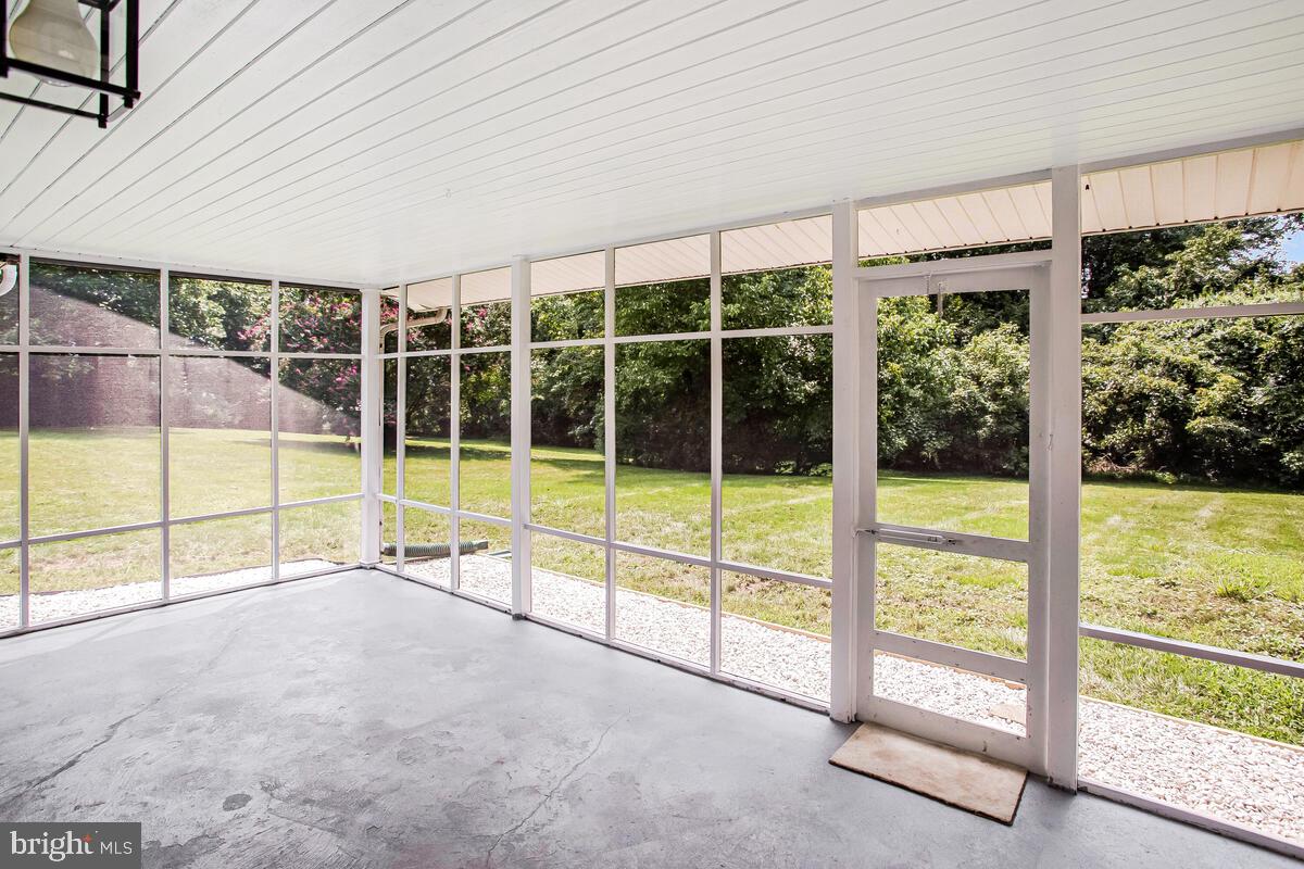 3980 Solomons Island Road Harwood, MD 20776 - Photo 41 of 51 Rescreened porch