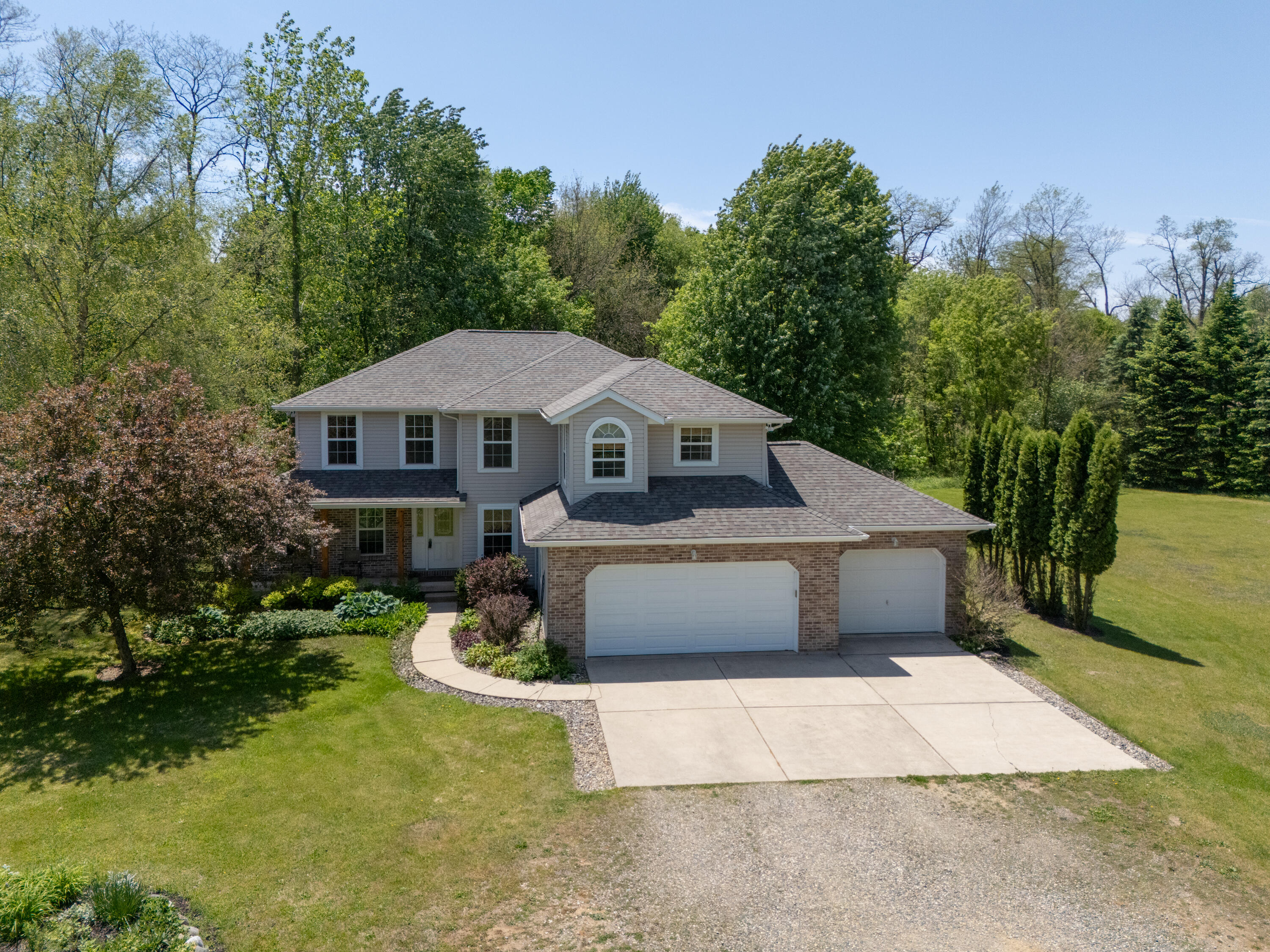 1042 Hunter Ridge Battle Creek, MI 49017 - Photo 1 of 47 1042 Hunters Ridge-501