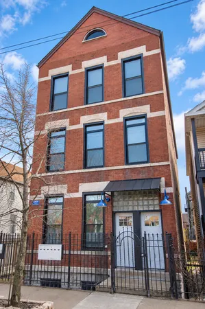 $1,700 | 2117 West 18th Street, Unit 2R, Chicago, IL 60608