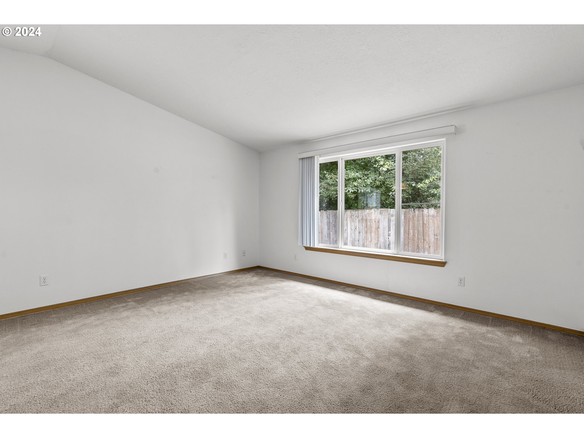 3282 Rockingham Court Northeast Salem, OR 97301 - Photo 7 of 32 Gallery Image 7