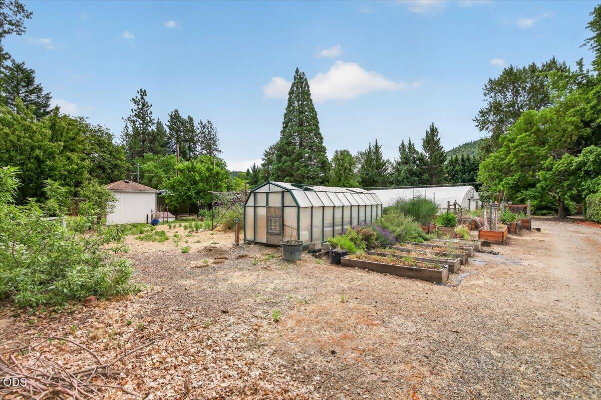 2204 Lampman Road Gold Hill, OR 97525 - Photo 49 of 54
