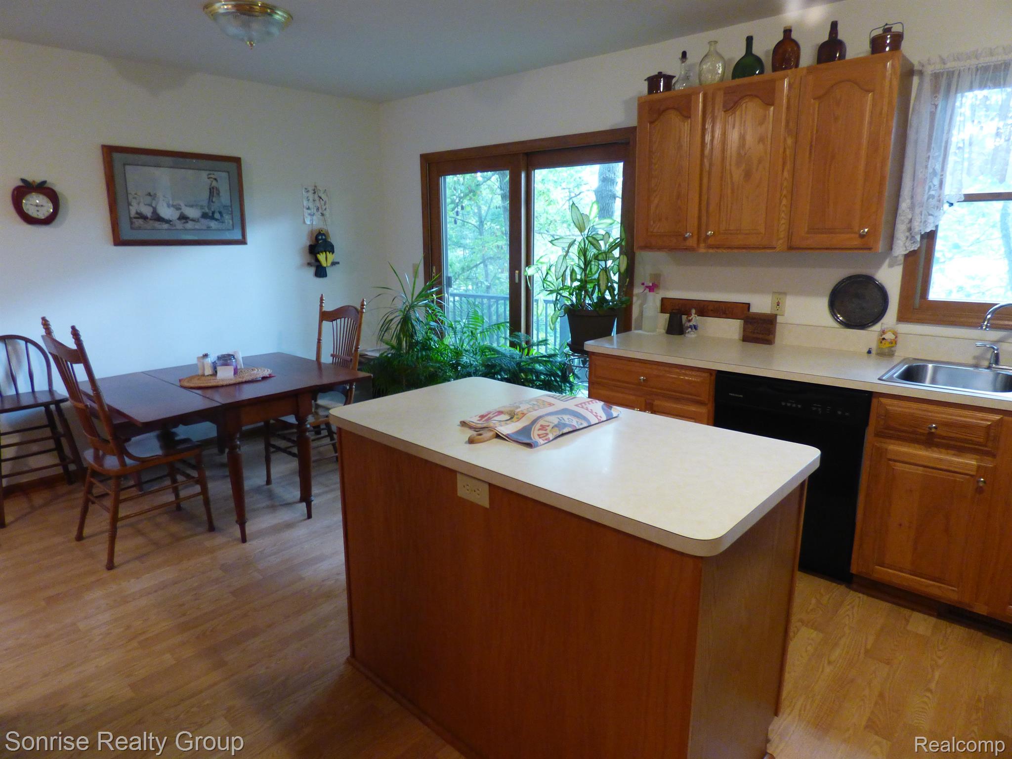 10232 Spencer Road Brighton, MI 48114 - Photo 10 of 32 Gallery Image 10