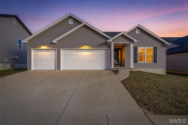 $345,000 | 1018 Savanna Place Drive, Festus, MO 63028