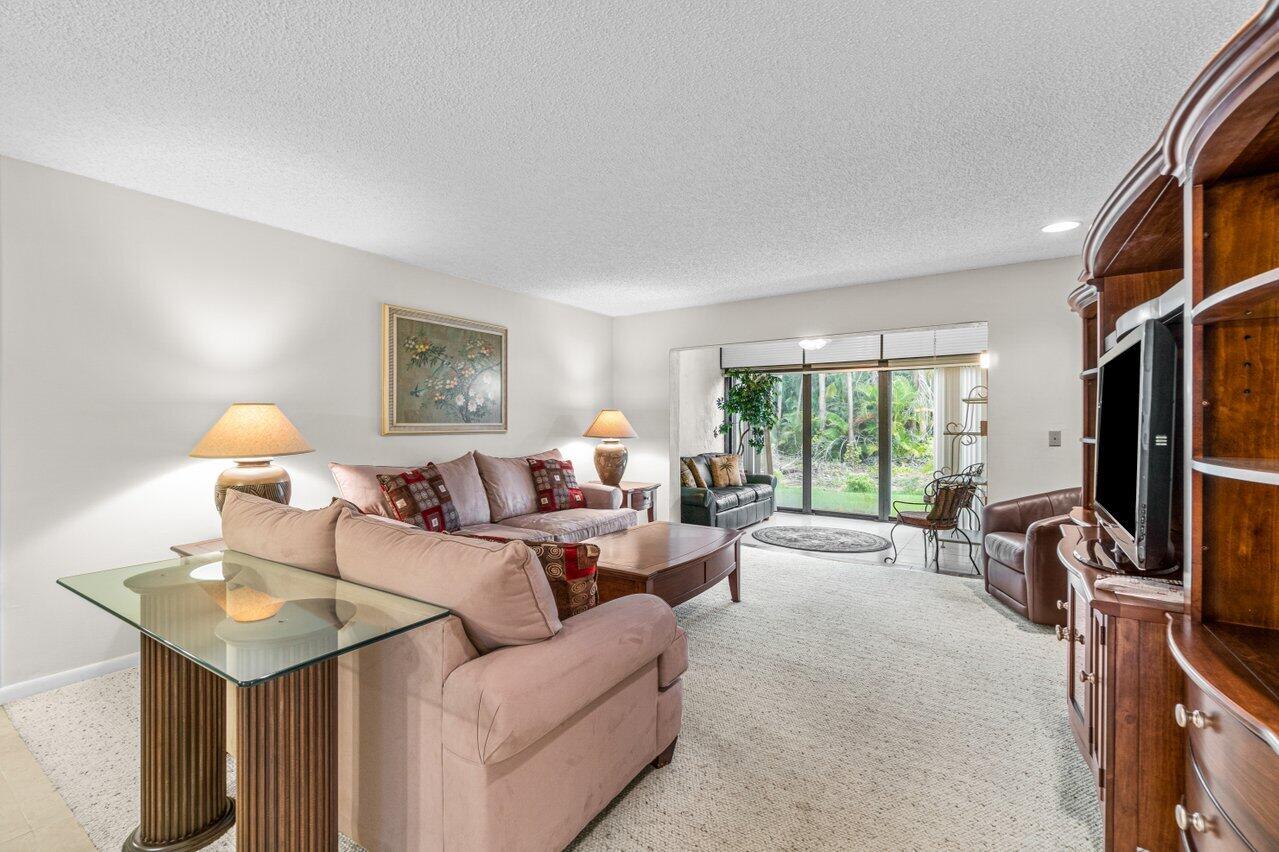21728 Arriba Real, Unit 34H Boca Raton, FL 33433 - Photo 11 of 26 Family Room