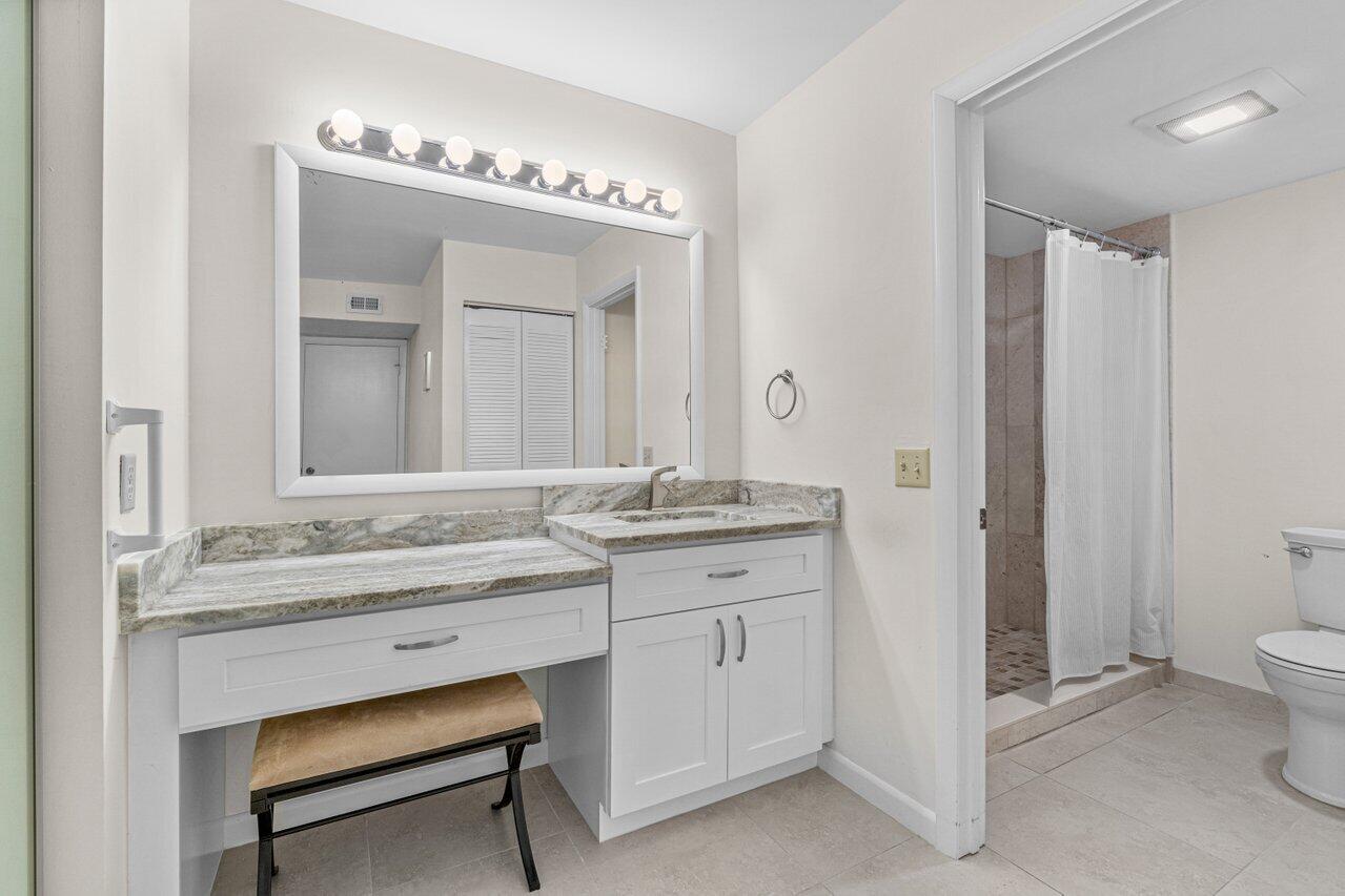 21728 Arriba Real, Unit 34H Boca Raton, FL 33433 - Photo 18 of 26 Primary Bathroom
