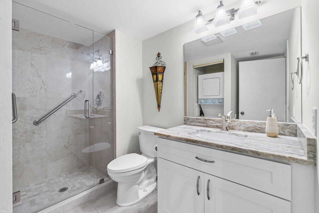 21728 Arriba Real, Unit 34H Boca Raton, FL 33433 - Photo 21 of 26 Secondary Bathroom
