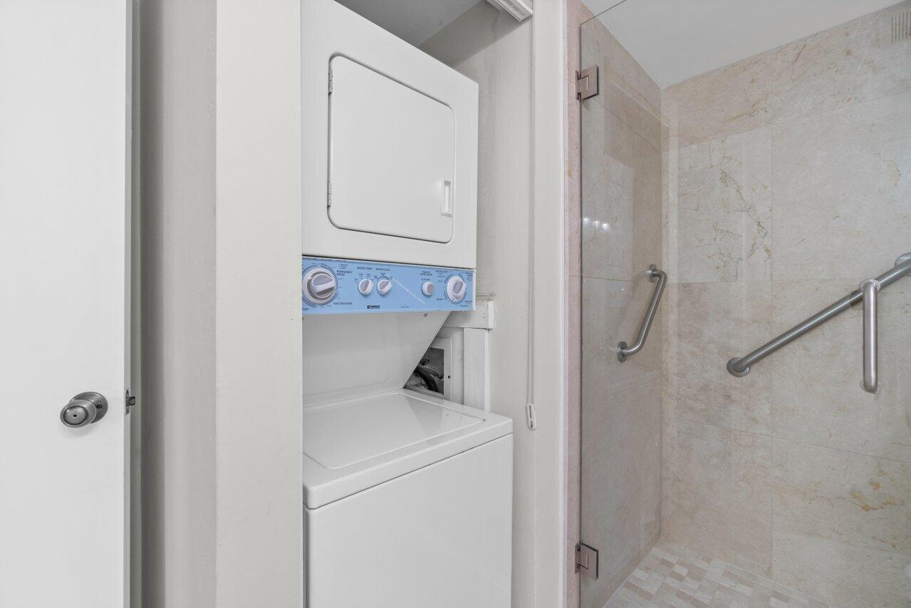 21728 Arriba Real, Unit 34H Boca Raton, FL 33433 - Photo 22 of 26 Washer & Dryer
