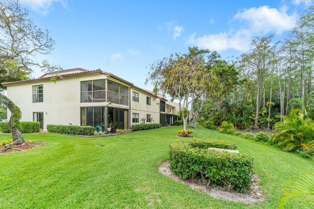 21728 Arriba Real, Unit 34H Boca Raton, FL 33433 - Photo 26 of 26 Private Back