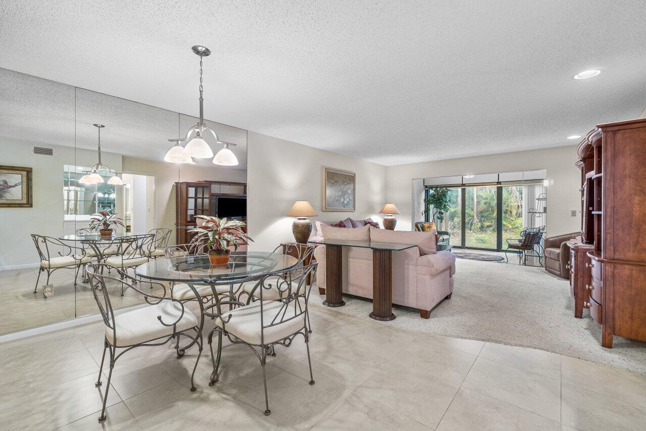 21728 Arriba Real, Unit 34H Boca Raton, FL 33433 - Photo 4 of 26 Dining & Family Rm