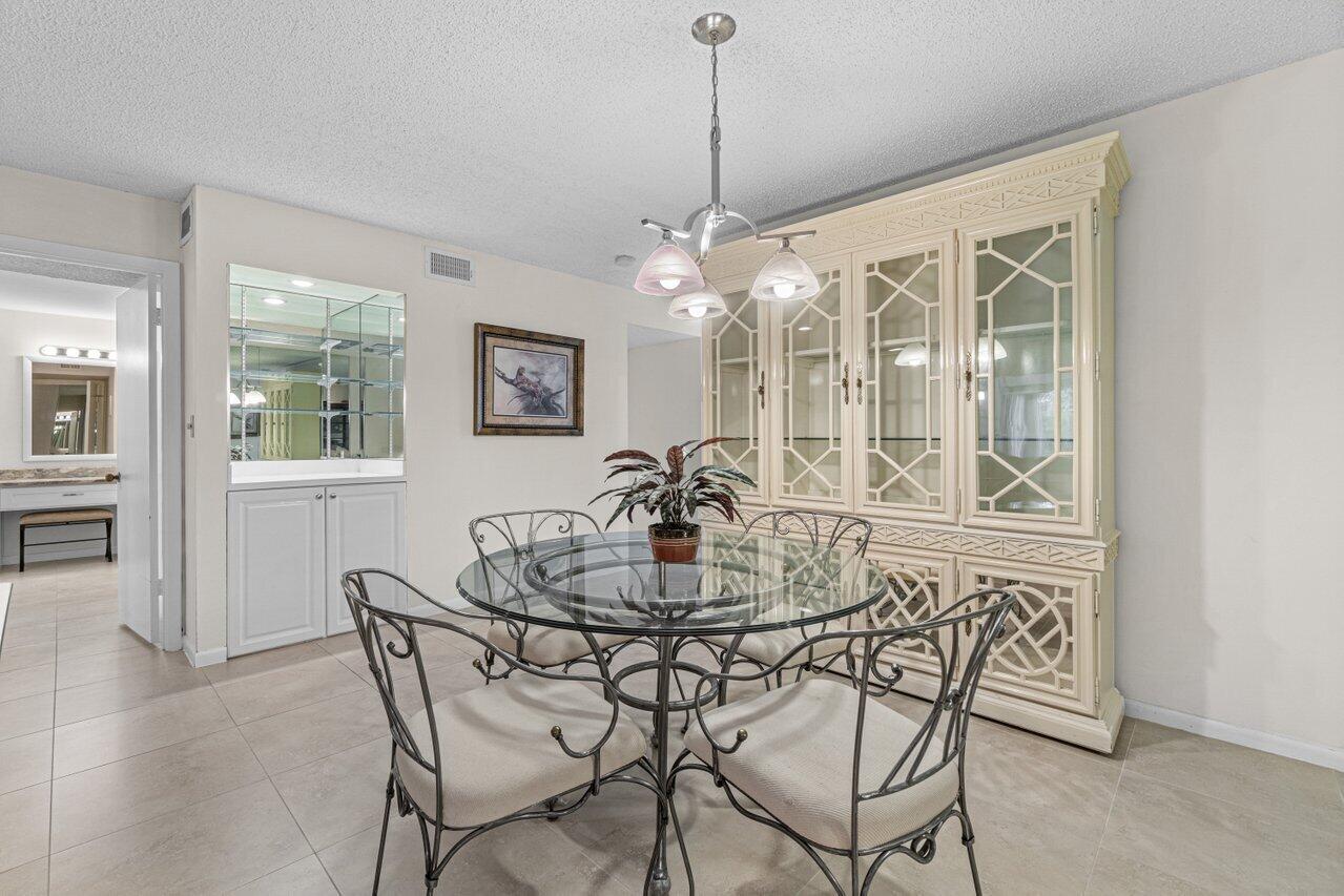 21728 Arriba Real, Unit 34H Boca Raton, FL 33433 - Photo 6 of 26 Dining Room