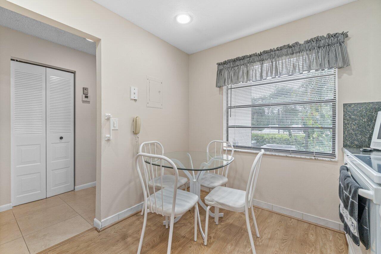 21728 Arriba Real, Unit 34H Boca Raton, FL 33433 - Photo 8 of 26 Kitchen Nook