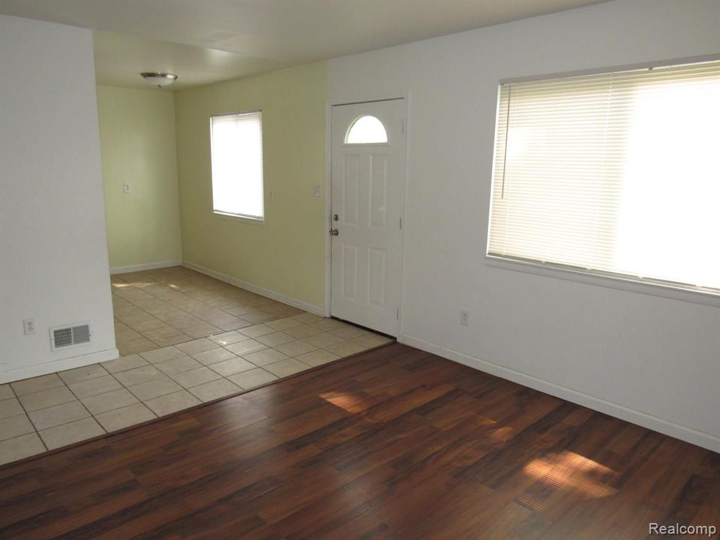 821 Kettering Avenue Pontiac, MI 48340 - Photo 7 of 18
