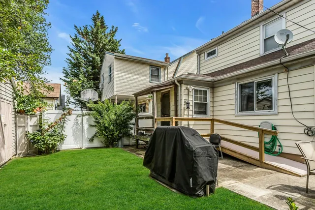 a view of a back yard of the house