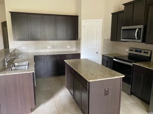 $2,280 | 705 Buffalo Creek Drive, Cleburne, TX 76033