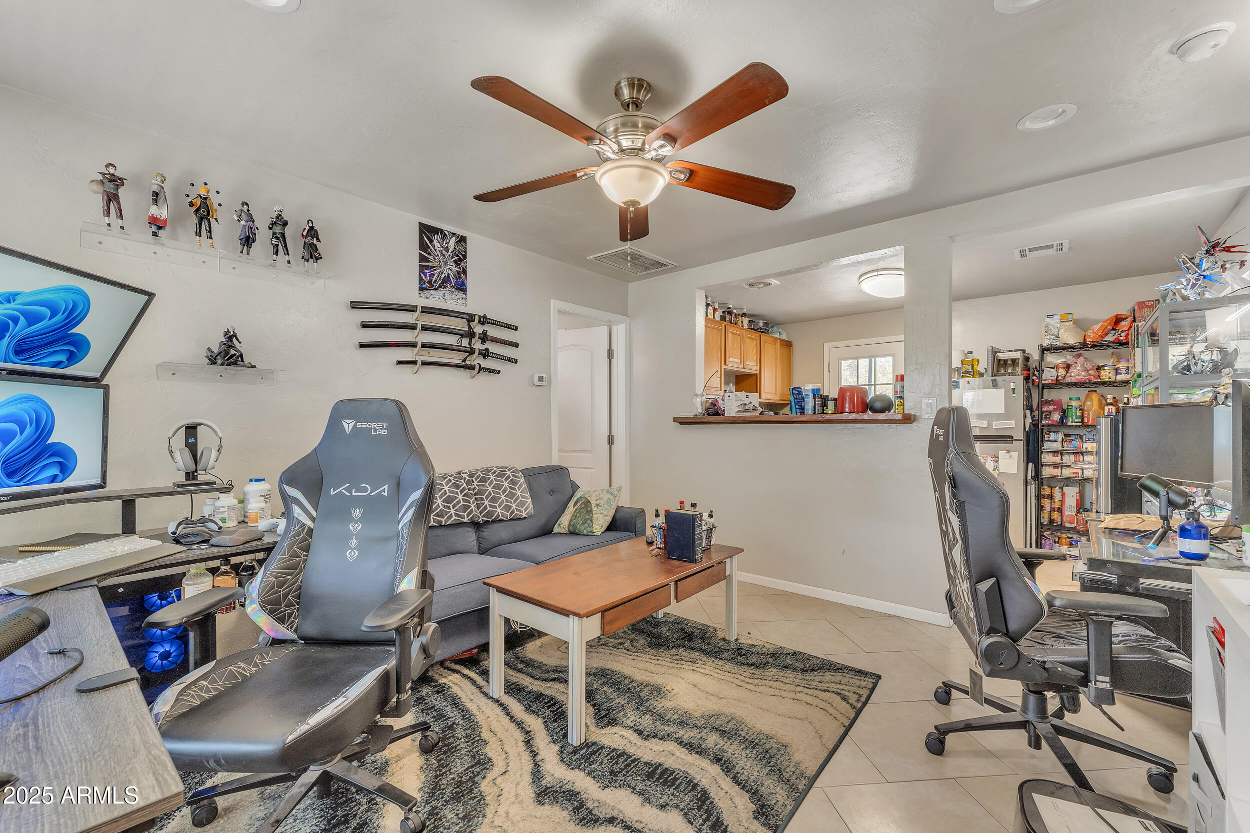 1024 East Mitchell Drive Phoenix, AZ 85014 - Photo 26 of 44 a workspace with furniture