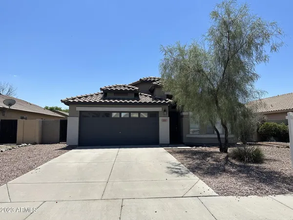 $2,150 | 3919 East Longhorn Drive, Gilbert, AZ 85297
