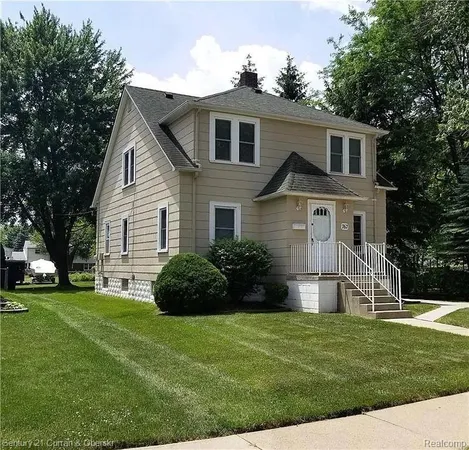 $945 | 767 Riverbank Street, Unit 4, Wyandotte, MI 48192
