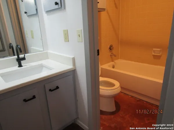 $1,000 | 3843 Barrington Street, Unit 147L, San Antonio, TX 78217