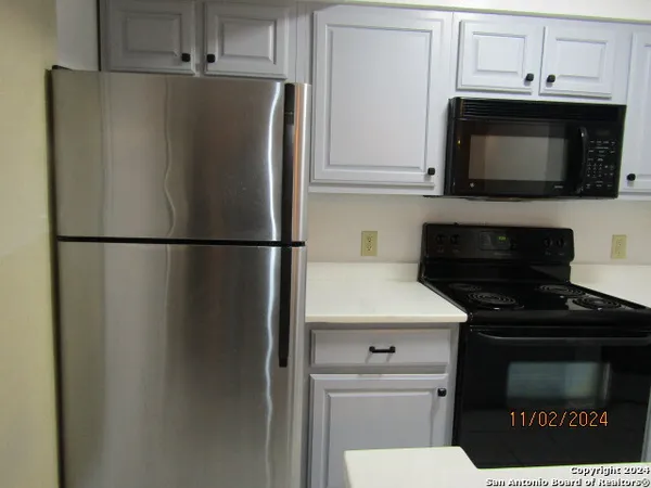 $1,000 | 3843 Barrington Street, Unit 147L, San Antonio, TX 78217