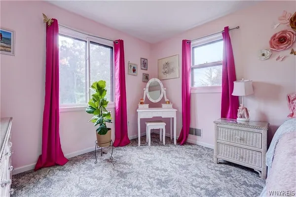 $399,900 | 6 High Point Drive, Parma, NY 14559