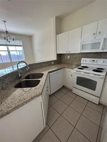 $3,300 | 7839 Northwest 110th Avenue, Unit 7839, Doral, FL 33178