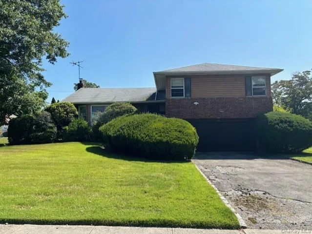 $1,275,000 | 26 Duke Drive, Manhasset Hills, NY 11040