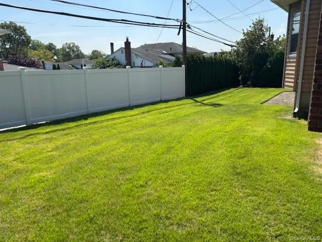 $1,275,000 | 26 Duke Drive, Manhasset Hills, NY 11040