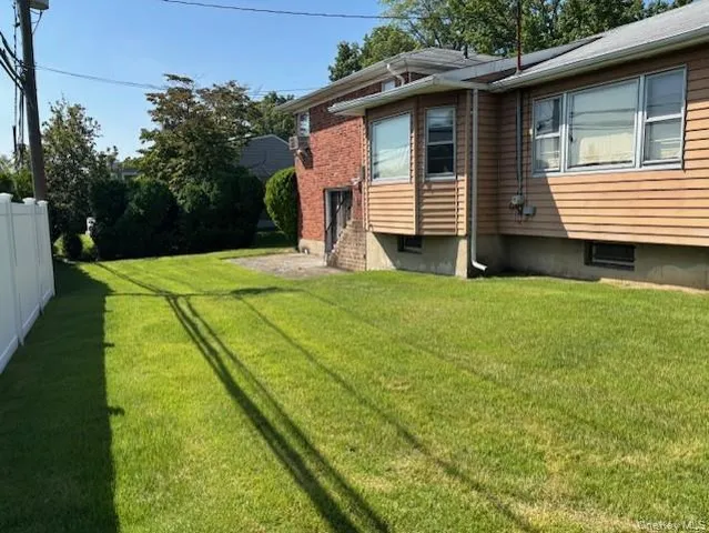 $1,275,000 | 26 Duke Drive, Manhasset Hills, NY 11040