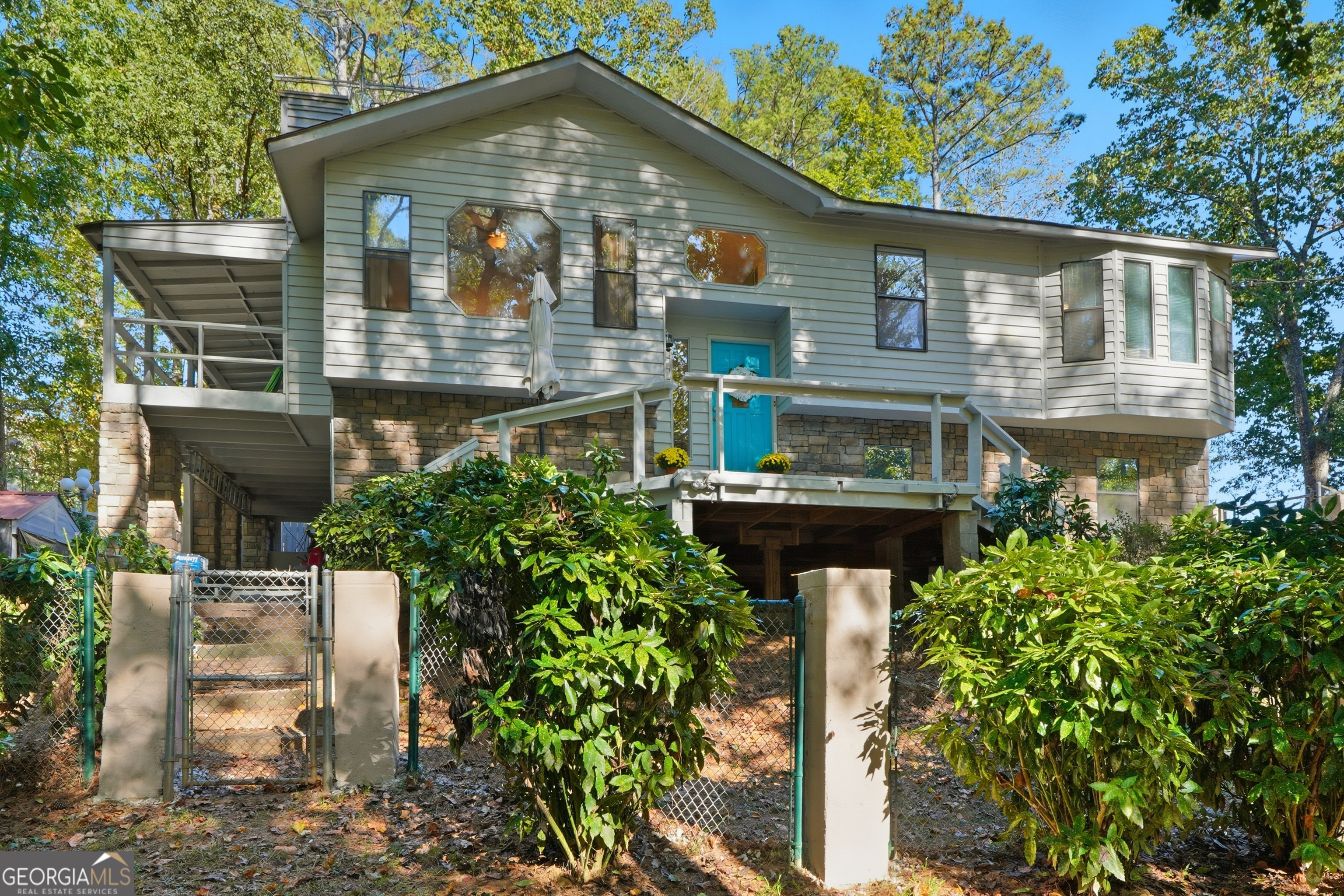 5421 Burdette Road Southeast Mableton, GA 30126 - Photo 28 of 64 a front view of a house with garden