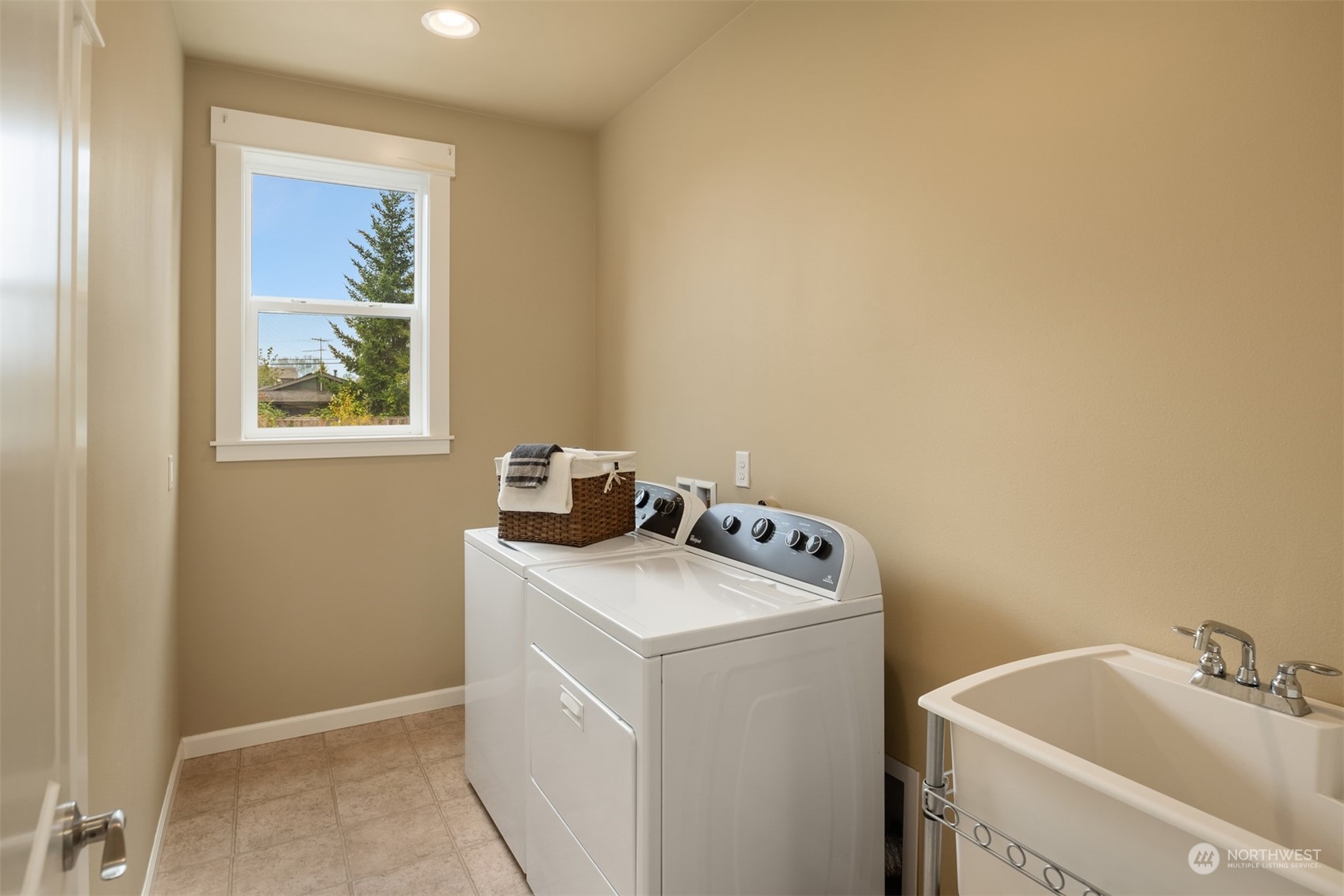 5718 Northeast 7th Place Renton, WA 98059 - Photo 15 of 34 Gallery Image 15